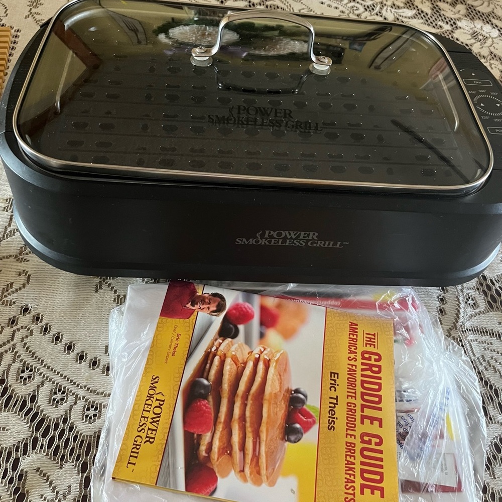 Smokeless Indoor Electric Grill With Tempered Lid